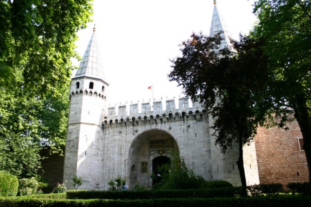 topkapipalace2ndgate.jpg