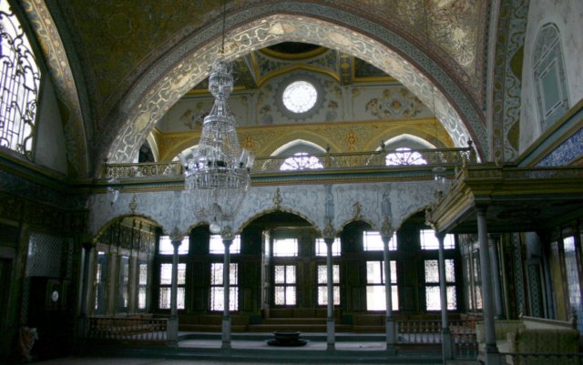 topkapipalaceharemceremonialhall2.jpg